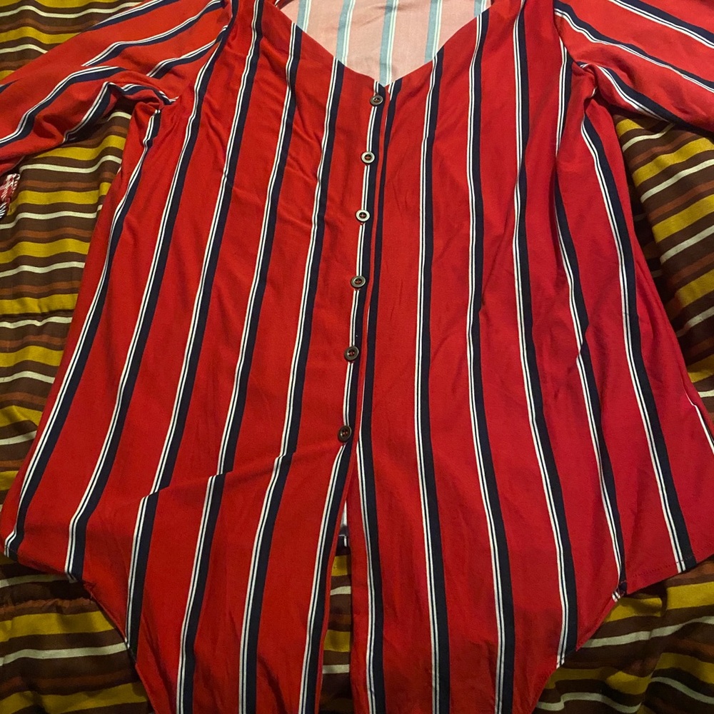 New top - Picture 2 of 3